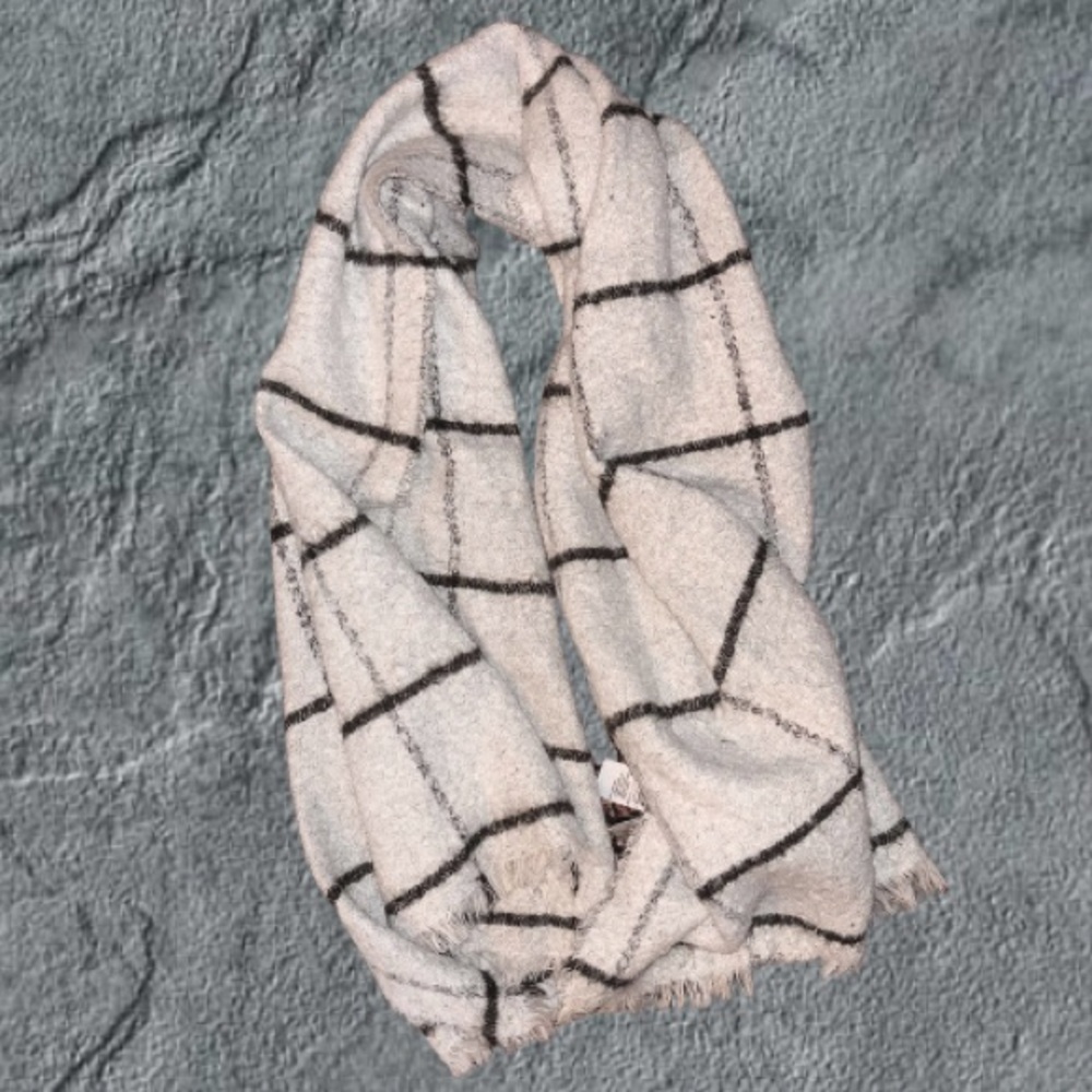Abercrombie & Fitch Oversized Plaid Scarf – Soft Winter Wrap